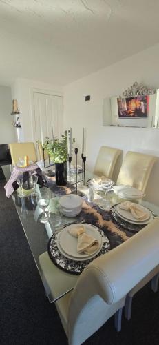 Χώρος καθιστικού στο Luxury 3-Bed w- garden & game Room 5 mins from Chester