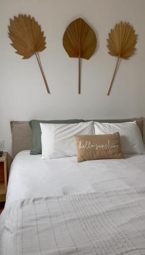a bedroom with a bed with two wooden fans on the wall at Casinha de Roliça in Roliça