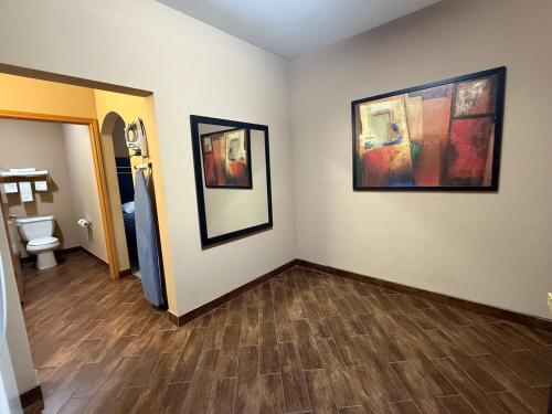 Fotografie z fotogalerie ubytování Executive Inn & Suites v destinaci Floresville