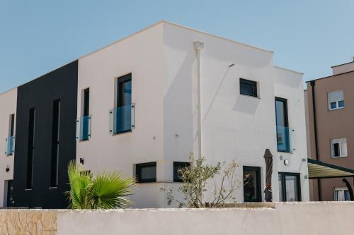 Το κτήριο όπου στεγάζεται  το διαμέρισμα
