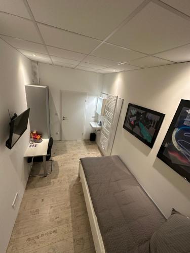 a room with a bed and a desk in it at My Home Hostel Deluxe Lüdinghausen in Lüdinghausen