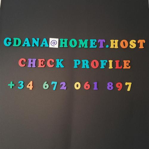 une enseigne au néon avec les mots denuclear hottest check profile dans l'établissement magnificent studio2CheckProfile, à Paris