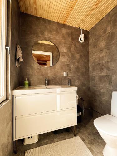 a bathroom with a sink and a mirror at Villa Åberg, Kuivaniemi in Ii