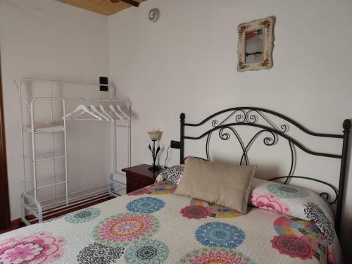a bedroom with a bed with a pillow on it at Casita de Campo El Bujeo in Quéntar