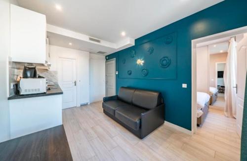 Close to train station and palace, quiet