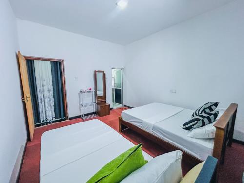 Postel nebo postele na pokoji v ubytování Hanthana Breeze Residence