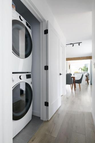a kitchen with a washer and dryer in a room at Bromont Lodge 837 shefford suite 200 in Bromont