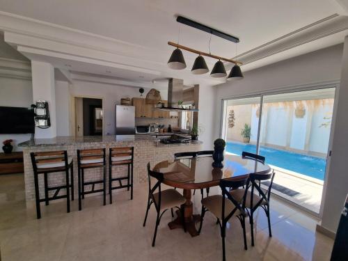 Πισίνα στο ή κοντά στο Villa Dar Aziza on a paradise island