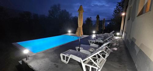 Bazén v ubytování Villa Green Oasis With Pool nebo v jeho okolí