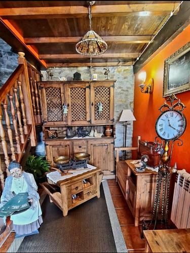 a living room with a clock on the wall at El Perlindango in Villademar