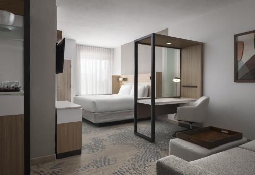 Кровать или кровати в номере SpringHill Suites by Marriot Troy Dayton