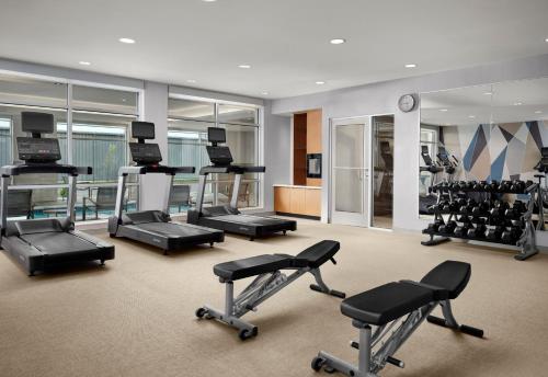 Фитнес-центр и/или тренажеры в SpringHill Suites by Marriot Troy Dayton