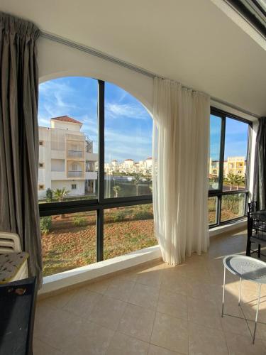 Un balcón o terraza en Appartement cozy en résidence Marina, Saïdia