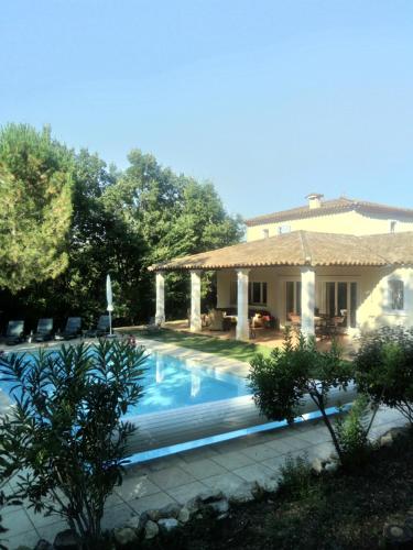 Superbe maison neo provençale avec piscine privée