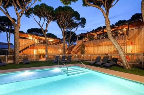 The swimming pool at or close to Apartamentos Biopasivos Living Pura Madera
