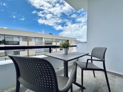 a patio with a table and chairs on a balcony at Apartamentos Turísticos Santo Rostro in Chipiona