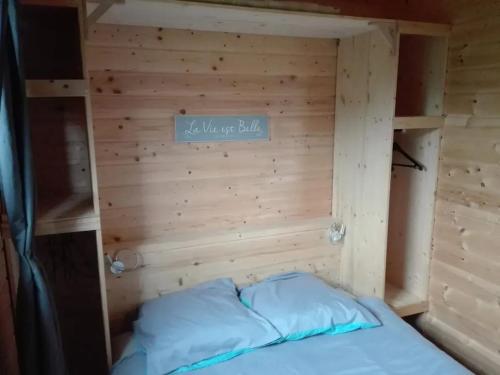 Fotografie z fotogalerie ubytování Chalet charmant avec piscine partagée à Eymet v destinaci Eymet