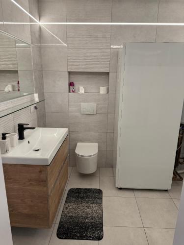 Ένα μπάνιο στο Apartament 11 na 10