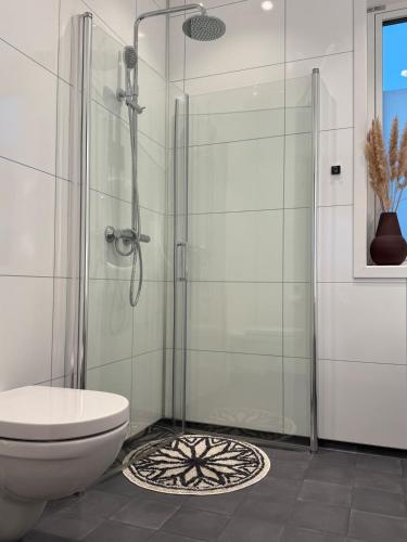 Bilik mandi di Modern and cozy home in Andenes
