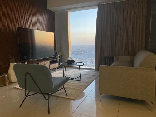 Et tv og/eller underholdning på شقة برج رافال Rafal Tower