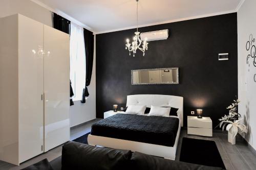 Un pat sau paturi într-o cameră la Luxury studio