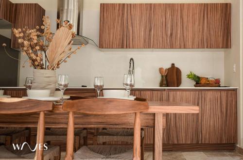 Kuchyň nebo kuchyňský kout v ubytování Modern 1BR with Private Pool and Surround Speakers