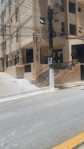 an empty street in front of a building at Trade Hotel Diadema in Diadema