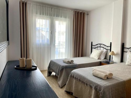 Beachfront apartment, sea view, pool, close to bars and restaurants