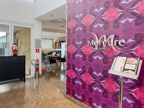 a pink wall with a welcome sign in a store at Hotel Itaim Swimming pool Cozy in Sao Paulo