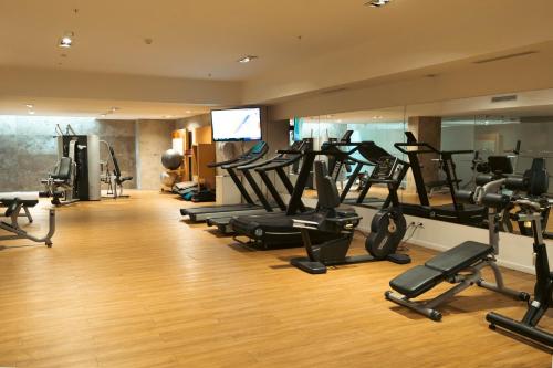 a gym with a bunch of treadmills and machines at Opta Coliving Punta Carretas in Montevideo