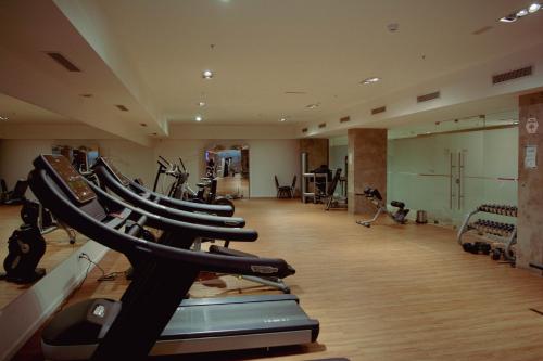 a gym with a treadmill and exercise equipment in a room at Opta Coliving Punta Carretas in Montevideo