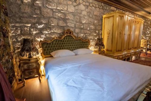 Katil atau katil-katil dalam bilik di Castle Boutique Hotel