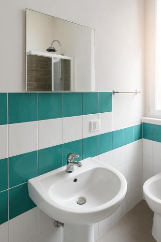 a bathroom with a sink and a mirror at SteLo Casa Vacanze in Palermo