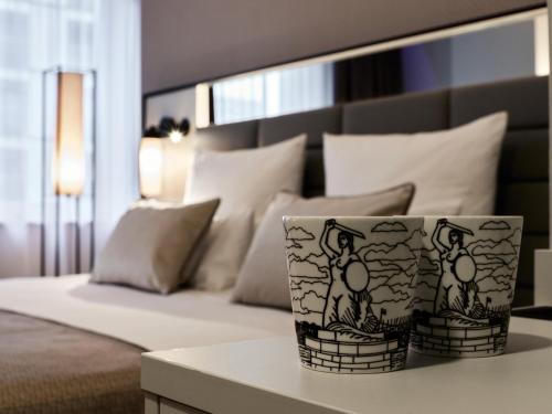 En eller flere senge i et værelse på Leonardo Royal Hotel Warsaw