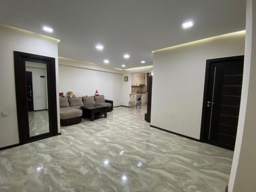 a large living room with a couch and a table at Посуточная аренда квартиры in Aghk'ilisa