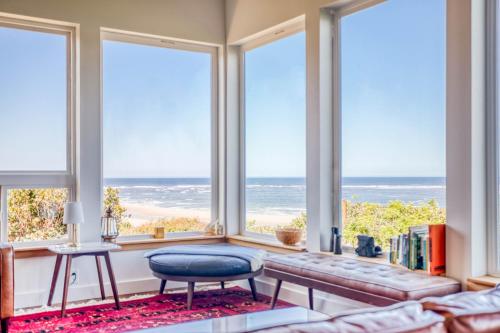 a living room with windows looking out at the ocean at Walters Waldport in Waldport