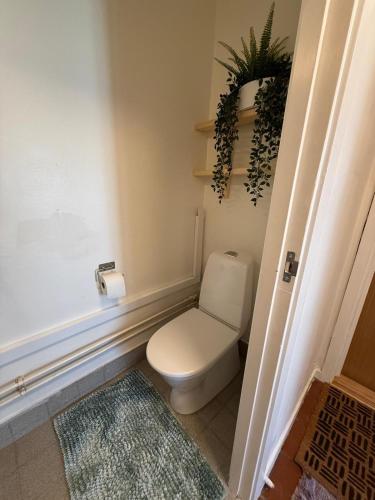 Un baño de Spacious apartment near the subway