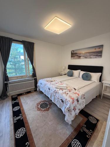 Postel nebo postele na pokoji v ubytování Spacious apartment near the subway