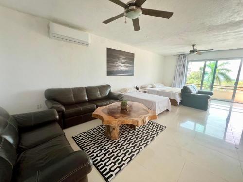 a living room with a couch and a coffee table at Vistas a las Montañas y al Mar I Condominio Las Calandrias I Alberca I Wi-Fi in Ixtapa