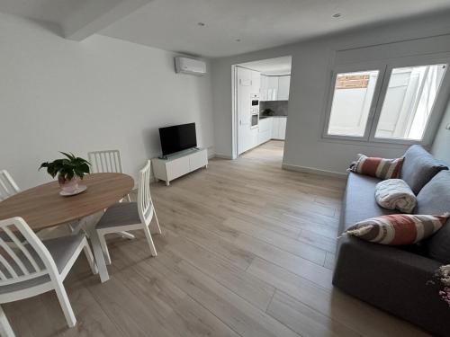 La Sardineta, es un apartamento en la Costa Brava, Palamós 1 minuto de la playa Alquiler temporal mínimo 32 noches