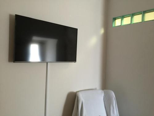 TV a/nebo společenská místnost v ubytování Bank Guest House