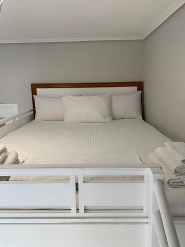 FK Apartments Artemida, Cozy Beach Stay Near Athens Airport