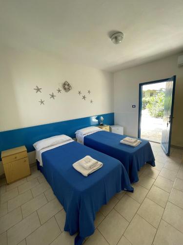 two beds in a room with stars on the wall at Villaggio Turistico Europeo in Catania