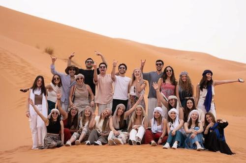 Tetamu yang menginap di Merzouga Erg Luxury Camp