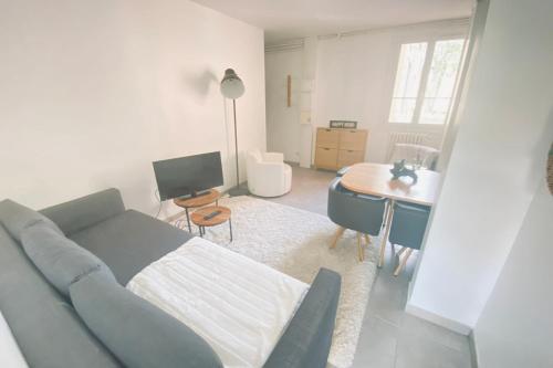 Bright 2-bedroom apartment