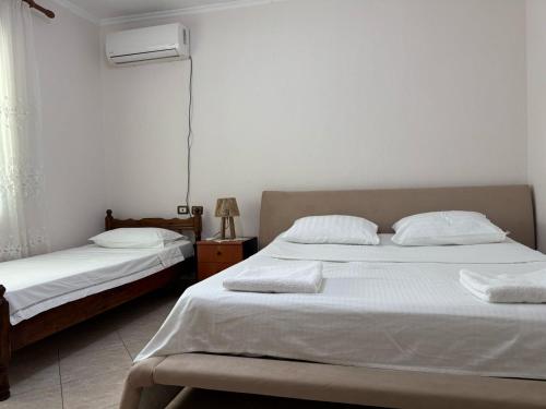 Postel nebo postele na pokoji v ubytování Isaraj Guest House