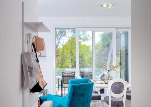 Apartment Sunshine, Sea View & Beach!