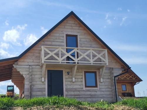 a log cabin with a gambrel roof at Noclegi Bieszczady, Domek na Bani 2 in Łukowe