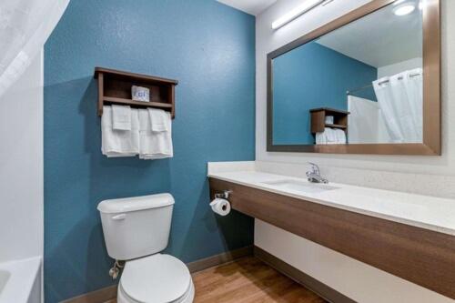 Ένα μπάνιο στο WoodSpring Suites Brunswick