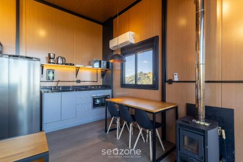 Dapur atau dapur kecil di Cabana com jacuzzi e vista na serra | VST036